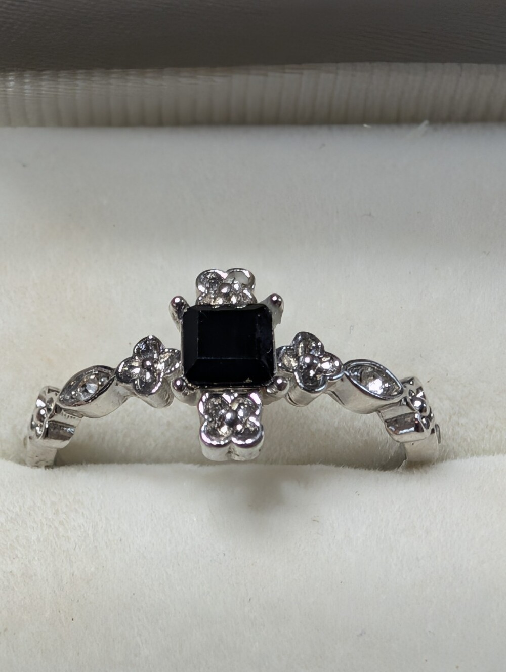 Petite Silver And Black Unique Minimalist Ring Size 7 Art Deco